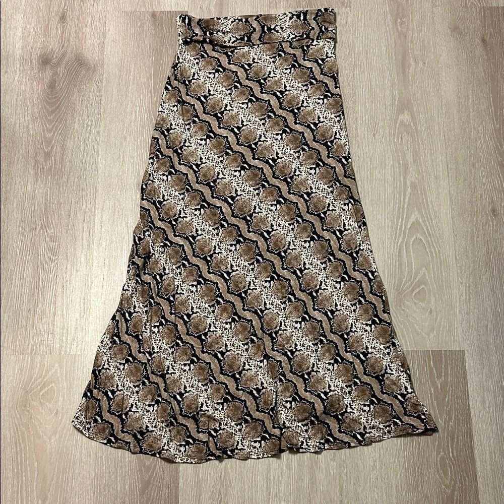 Lovely J Snakeskin Print A Line Maxi Skirt size Medium